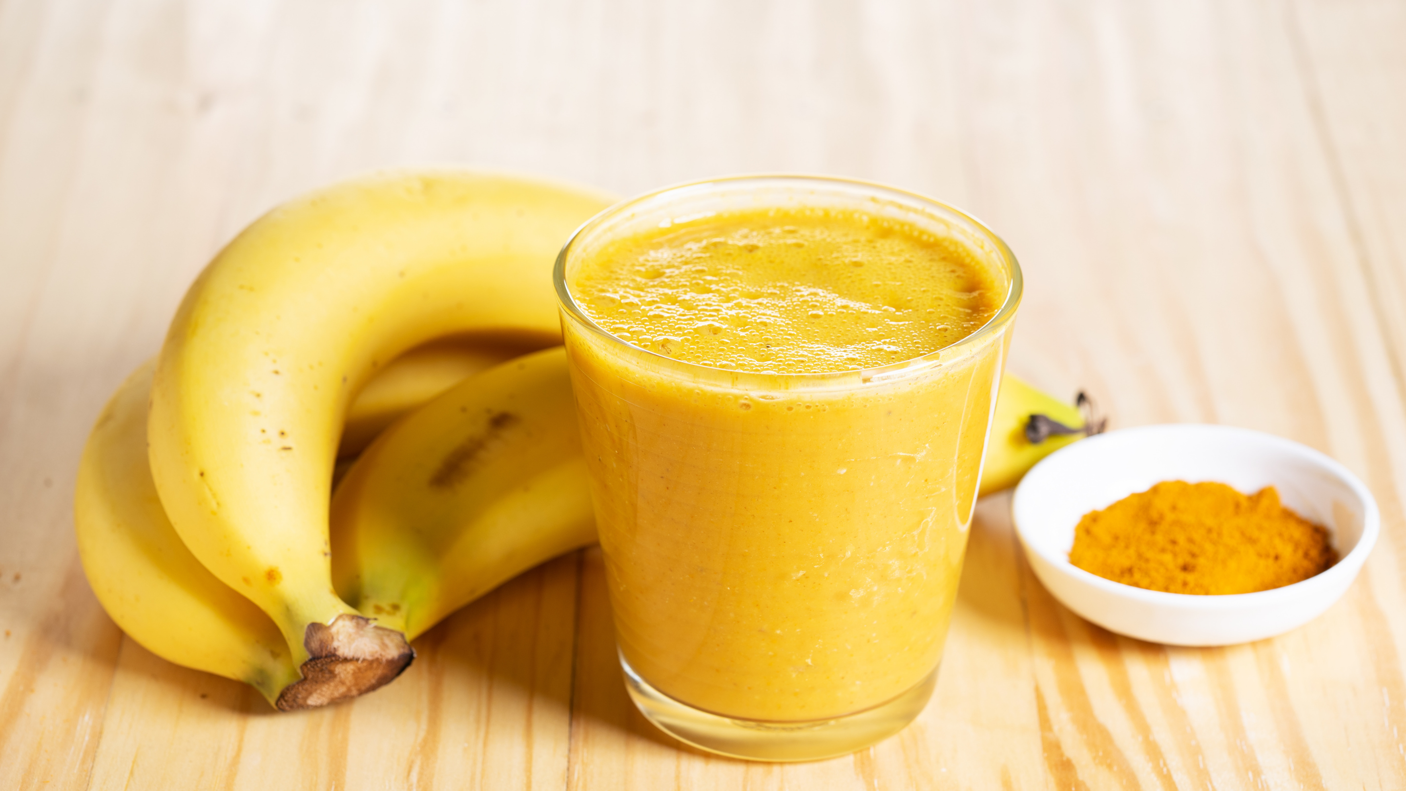 A Turmeric, Aloe & Pineapple Smoothie (Recipe + Honest Framing)