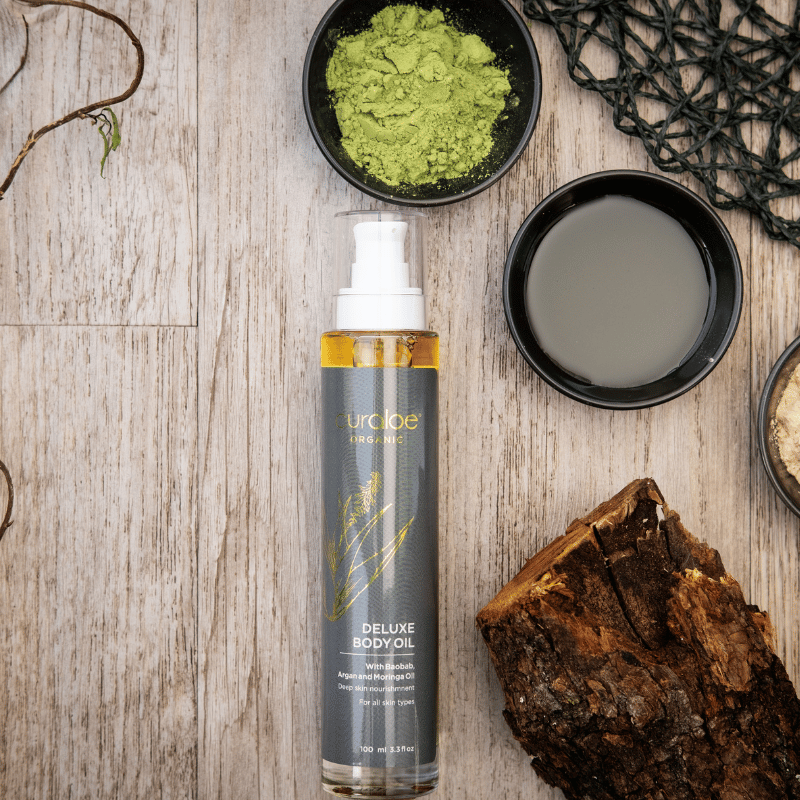 Intense hydration body oil with organic ingredients for dry skin